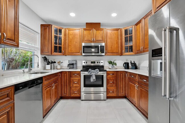 Building Photo - 5760 NE 18th Ave