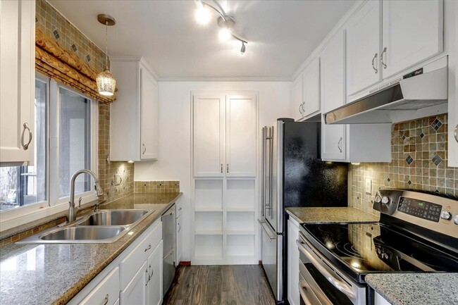 Building Photo - 39191 Argonaut Way