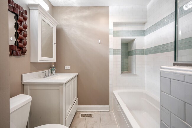 Building Photo - 713 Acadia Ct