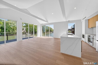 Building Photo - 253 Riverside Ave