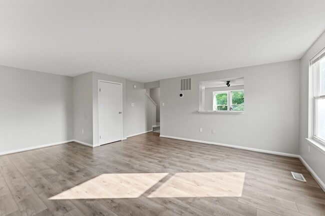 Building Photo - 8161 Sheffield Ct