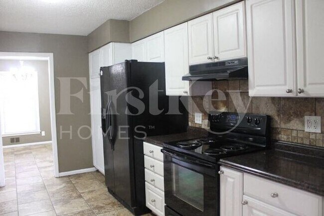 Building Photo - 1343 SW Horizon Dr