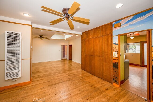 Building Photo - 1243 Yosemite Dr
