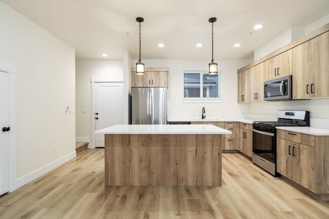 Building Photo - 2-bedroom, 2.5-bathroom apartment built in 2024