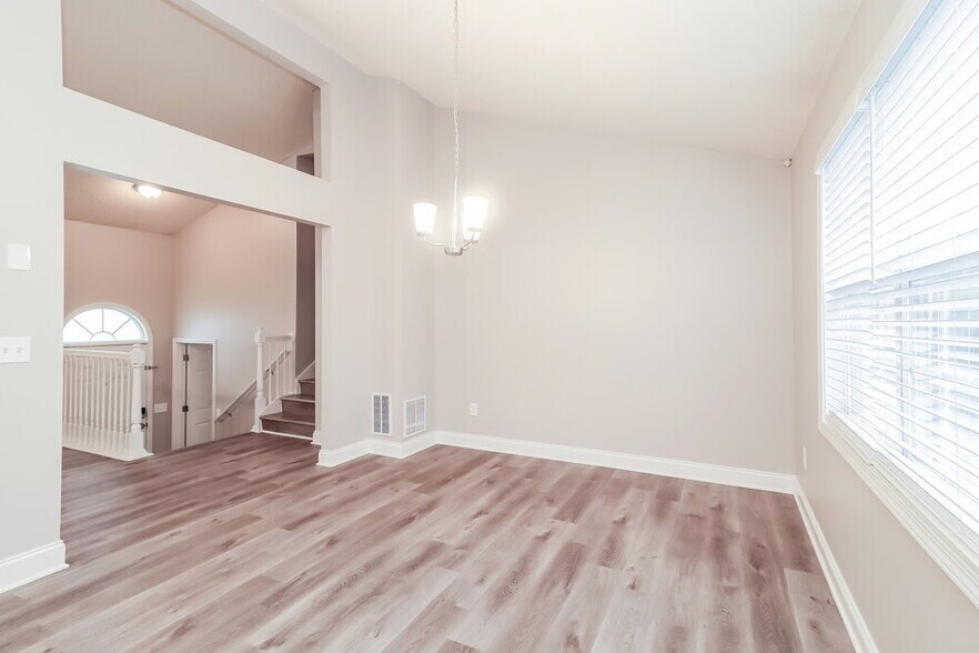 Building Photo - 19 Hedgerow Ct SE