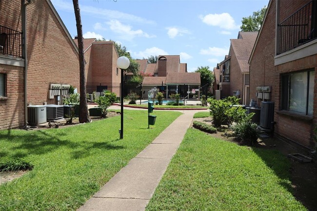 Building Photo - 6601 Sands Point Dr