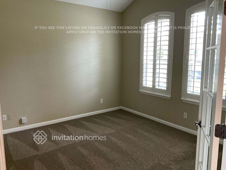 Building Photo - 741 Porta Rosa Circle