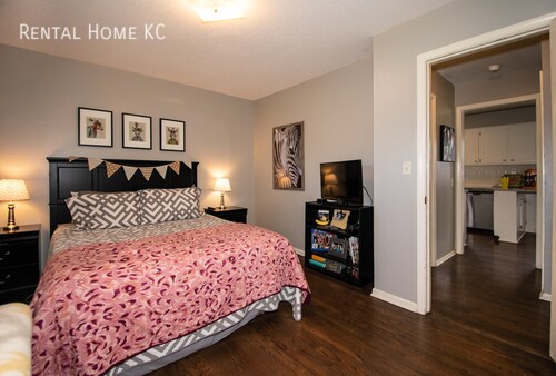 Building Photo - Remodeled Ranch w/Fin Bsmt Fenced Yard in ...