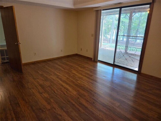 Building Photo - 984 Overlook Dr