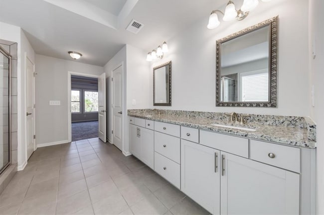 Building Photo - Executive Home in a True Lifestyle Community