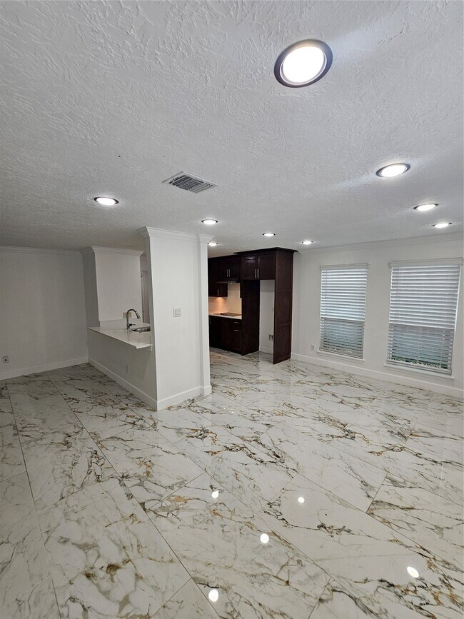 Building Photo - 9207 Dairy View Ln