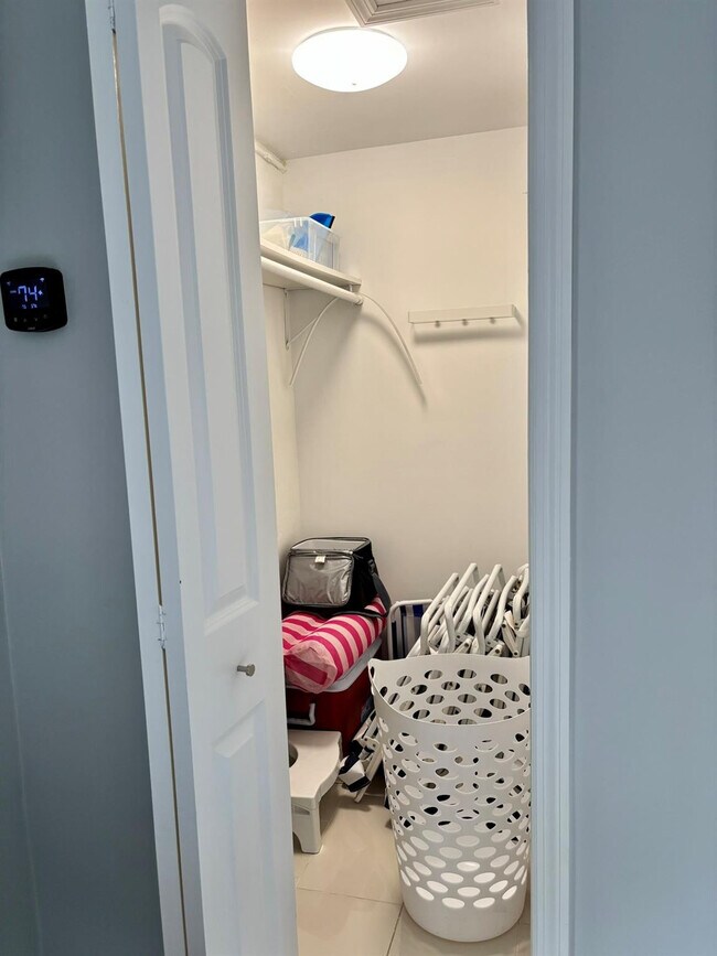 Building Photo - 1705 N Riverside Dr