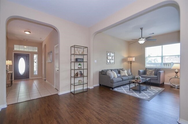 Building Photo - 4107 Elk Bluff Ln
