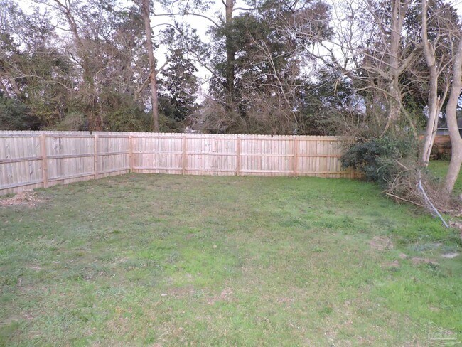 Building Photo - 830 Calhoun Ave