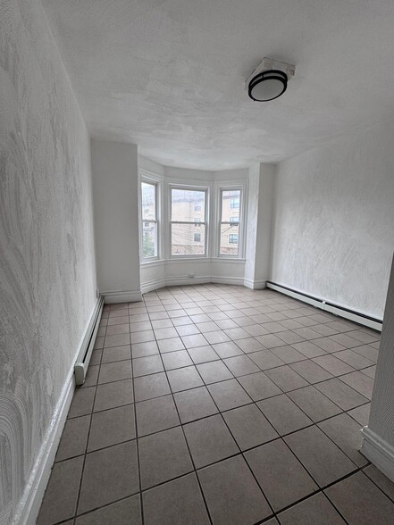 Building Photo - 373 Morris Ave