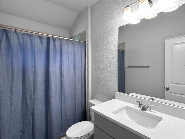Building Photo - Contemporary 3-Bedroom Near Randolph AFB