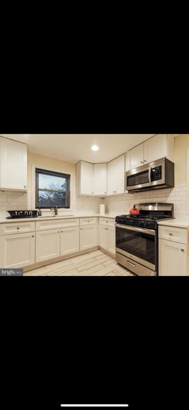 Building Photo - 19 Pershing Ave