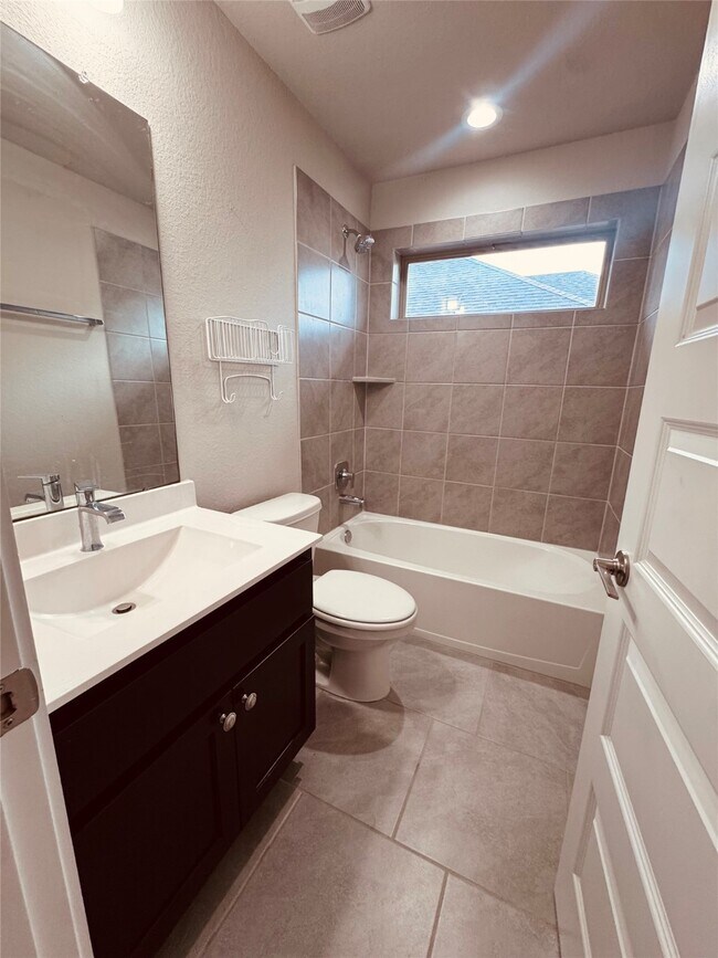 Building Photo - 28614 Hannahs Harbor Ln