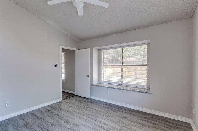 Building Photo - 3401 Larkspur Way