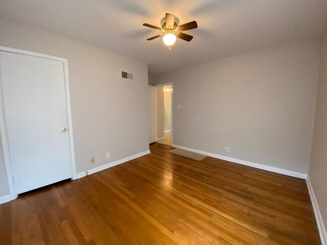Building Photo - Spacious Ranch in Elm Grove!