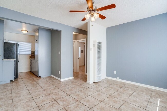 Interior Photo - 2425 - 2431 S. Ridgeley Dr