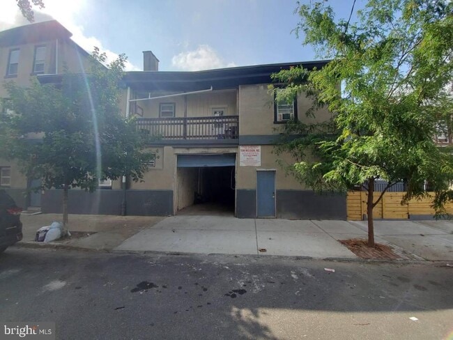 Building Photo - 2400 E Dauphin St