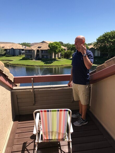 Upper balcon - 10263 Gandy Blvd N