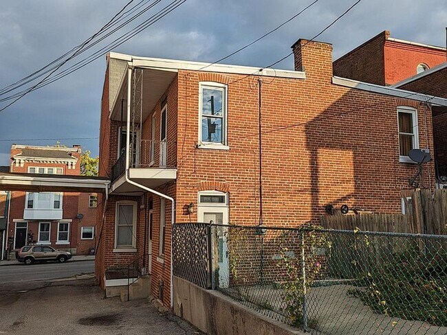 Building Photo - Huge 5bd in York!!