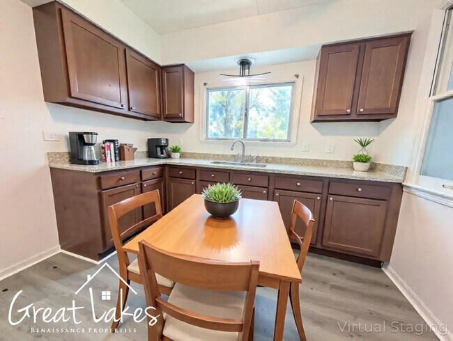 Building Photo - Stunning 3 Bedroom 1 Bathroom now availabl...