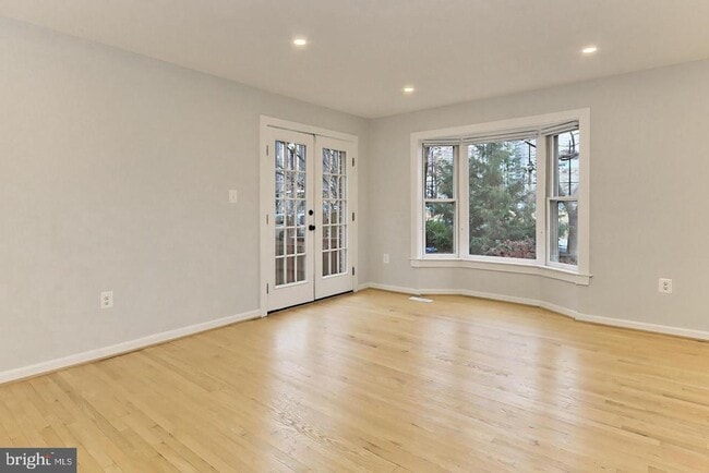 Building Photo - 1024 N Monroe St