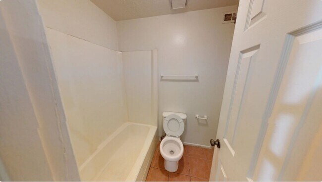 Building Photo - 1107 Verde Dr