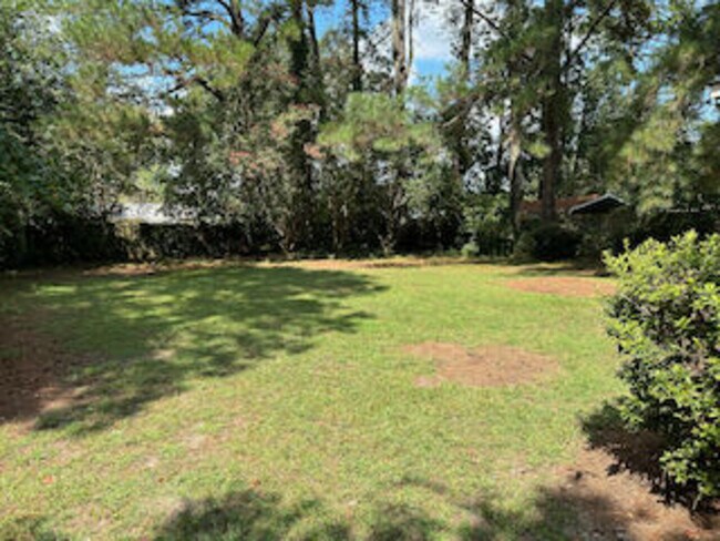 Building Photo - 212 Fairway Drive