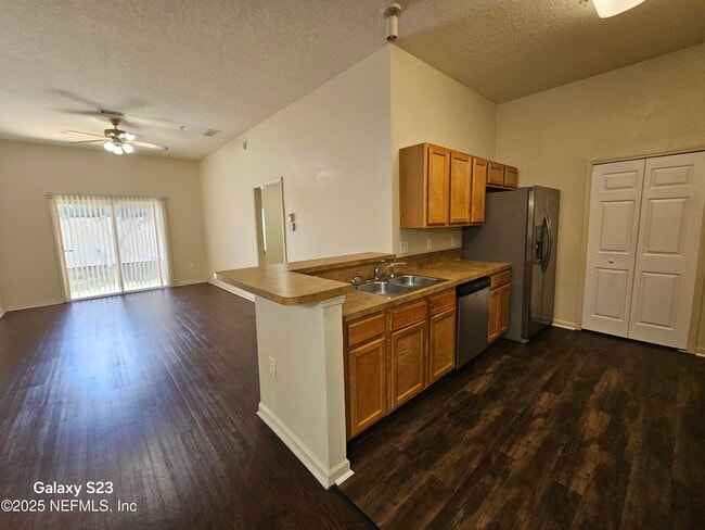 Building Photo - 6788 Manotak Oaks Dr