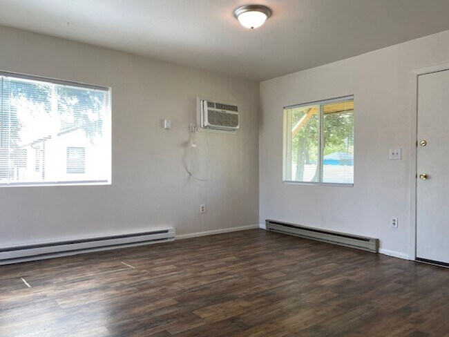 Building Photo - 1407