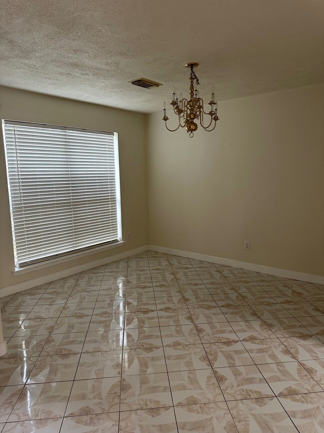 Building Photo - 3101 Meadow Bay Dr