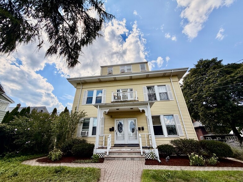 Building Photo - 127 White St
