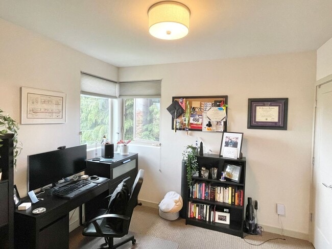 Building Photo - Sophisticated Greenwood Townhome with Views!