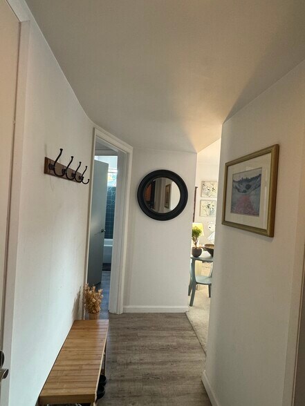 Foyer - 918 21st St