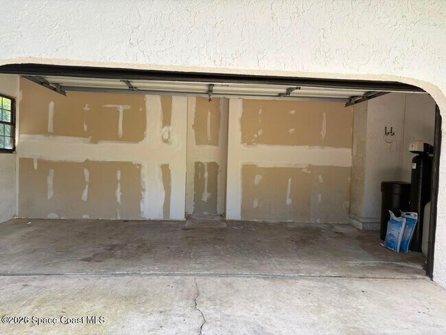 Building Photo - 6050 Mangrove St