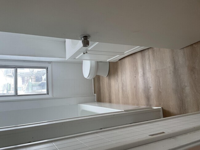 Building Photo - 100 Summit Ave