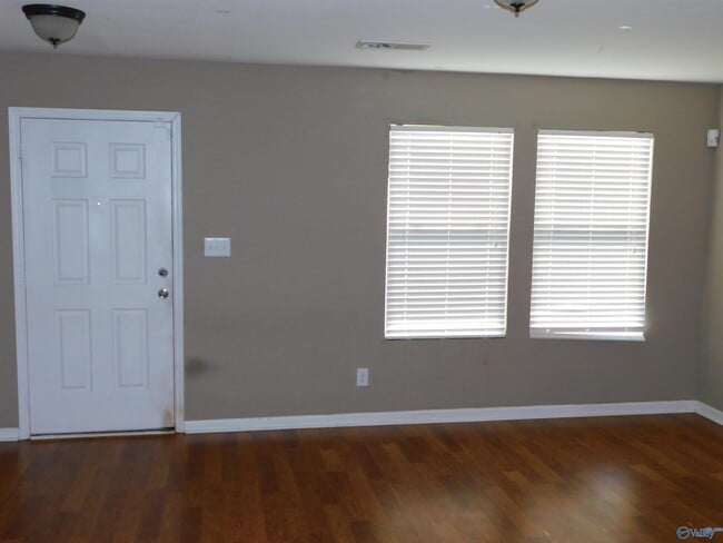 Building Photo - 3146 Castlecreek Dr SW