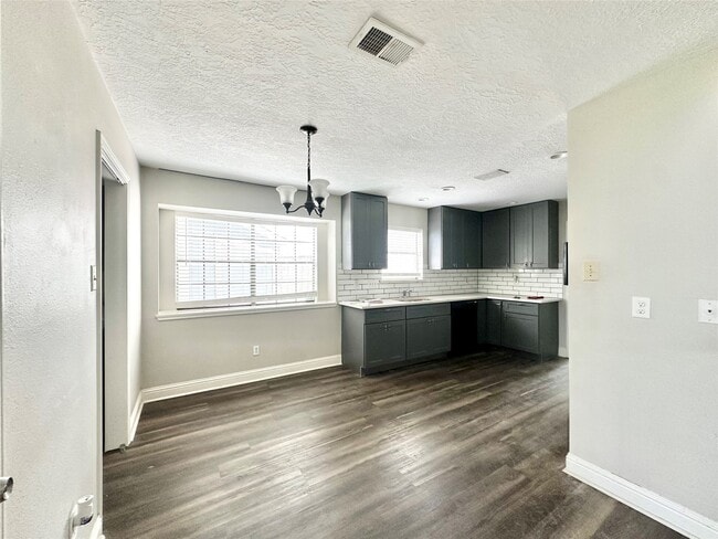 Building Photo - 2523 Castle Pl