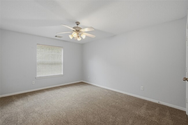 Building Photo - 70 N Spinning Wheel Cir