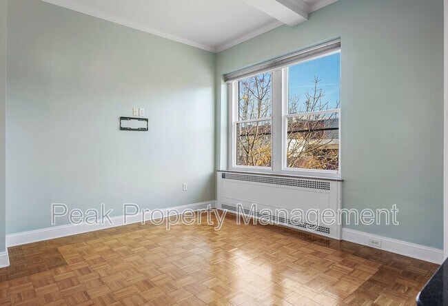 Building Photo - 212 E Clay St