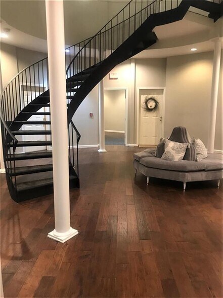 Building Photo - 25 Bow St