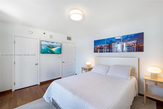 Building Photo - 1200 Brickell Bay Dr