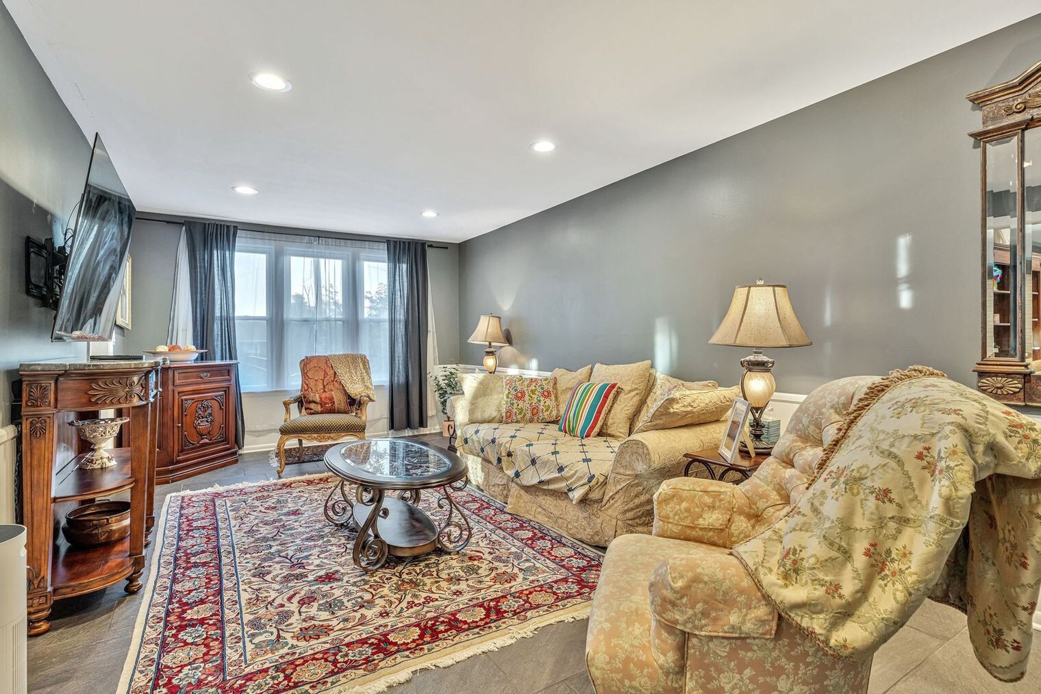 Building Photo - 808 Roseview Dr