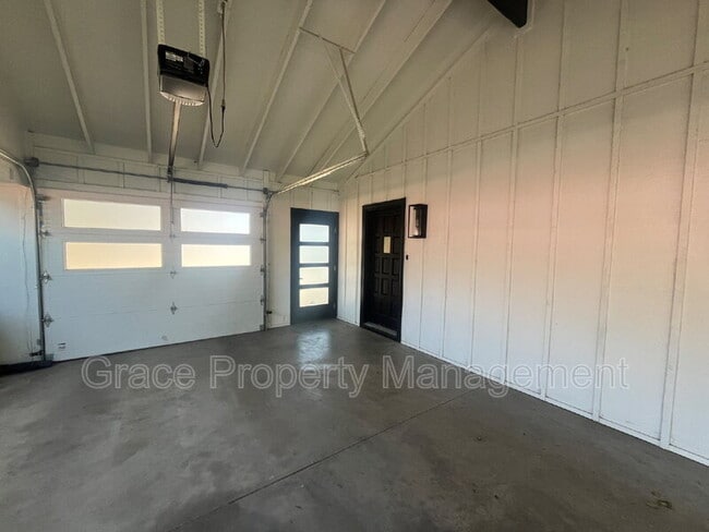 Building Photo - 4890 E Kansas Dr