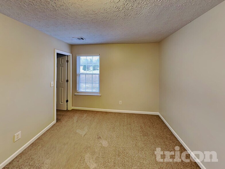 Building Photo - 156 Bridgestone Ln