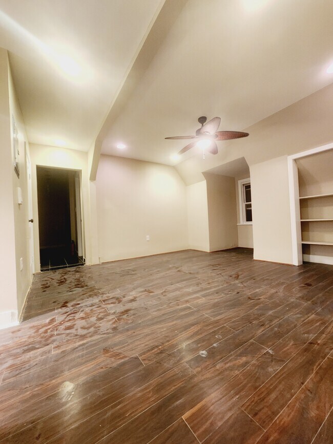 Unit 3 - 38 Warner Ave